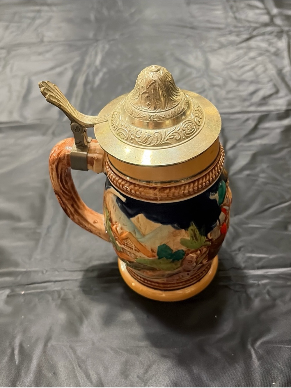 Vintage Lidded German Beer Stein *Crossed Arrows 8239*